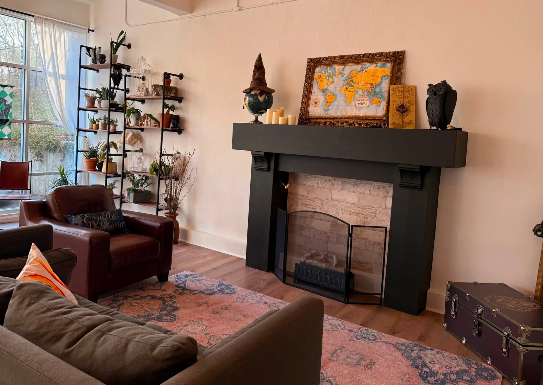 The studio lounge corner with leather chairs and a fireplace.